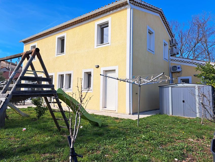 Image Façade à  villa de Cuers