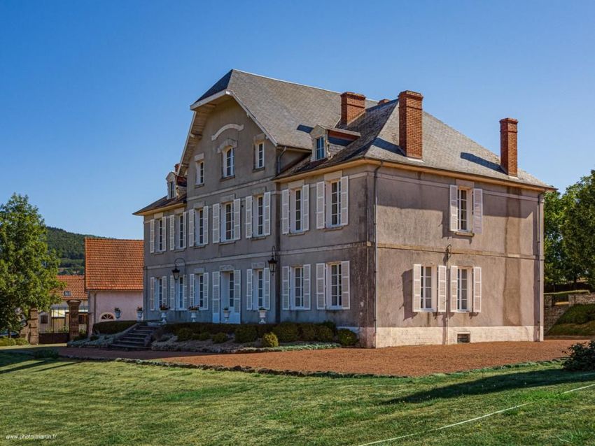 Image Façade à  propriété agricole de Mesvres