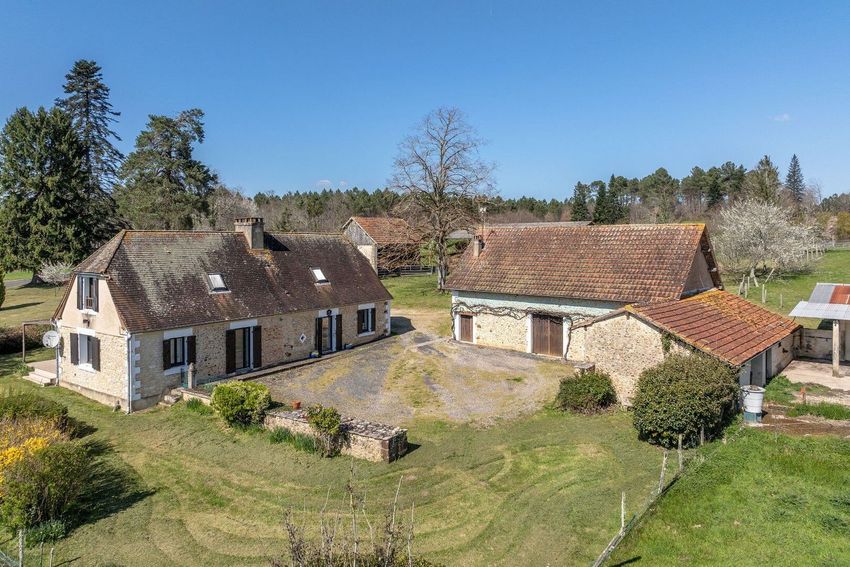 Image Façade à  ferme de Saint-Geyrac