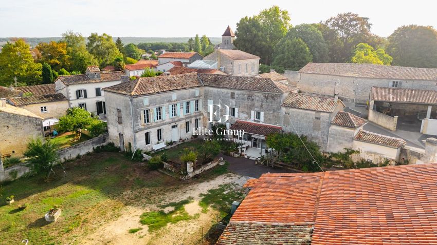 Image Façade à  maison mitoyenne de Garat