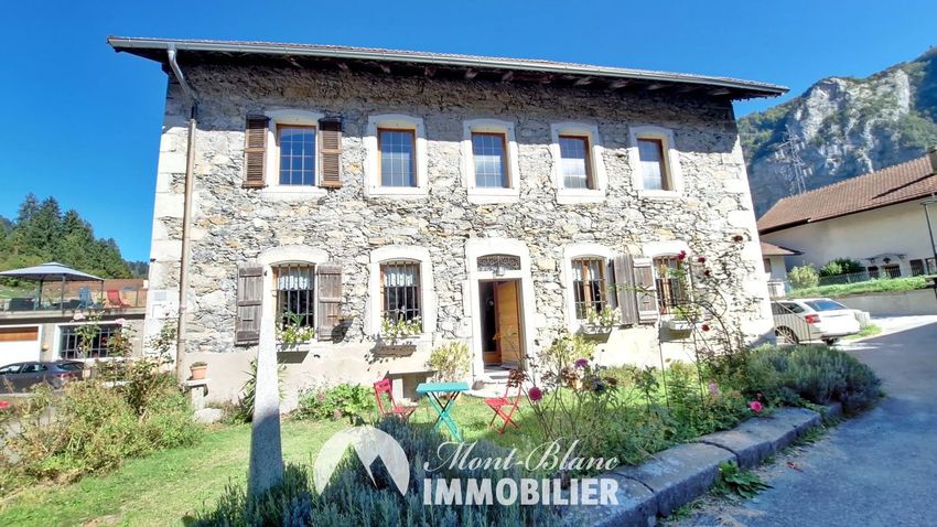 Image Façade à  maison de village de Magland