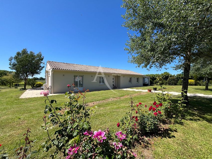 Image Façade à  maison individuelle de Rouffignac