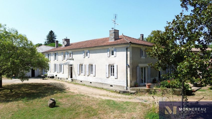 Image Façade à  maison individuelle de Baignes-Sainte-Radegonde