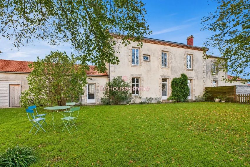 Image Façade à  villa de Nalliers