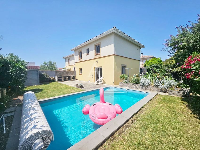 Image Piscine à  maison mitoyenne de Seilh