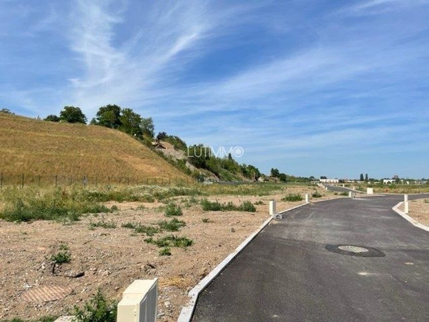 Image Vue à terrain de Sans numéro Rue du Tir