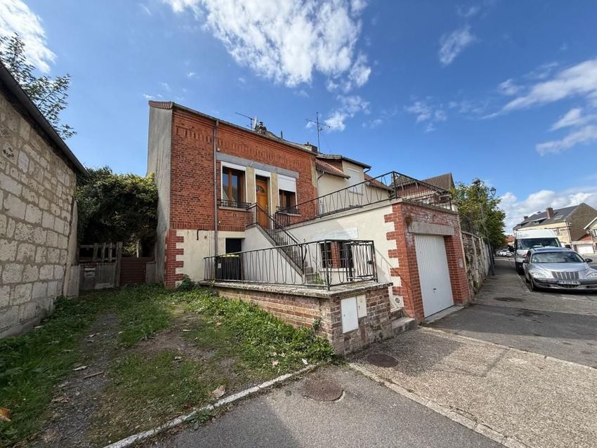Image Façade à  maison de village de Saint-Gobain