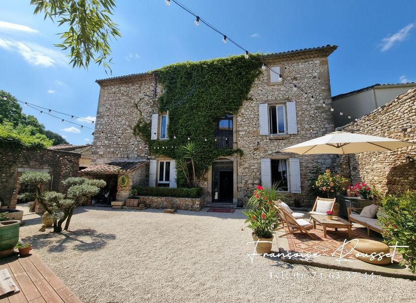 Image Façade à  maison de maître de Boucoiran-et-Nozières