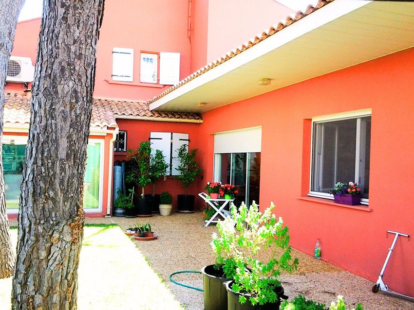 Image Façade à  manoir de Marseillan