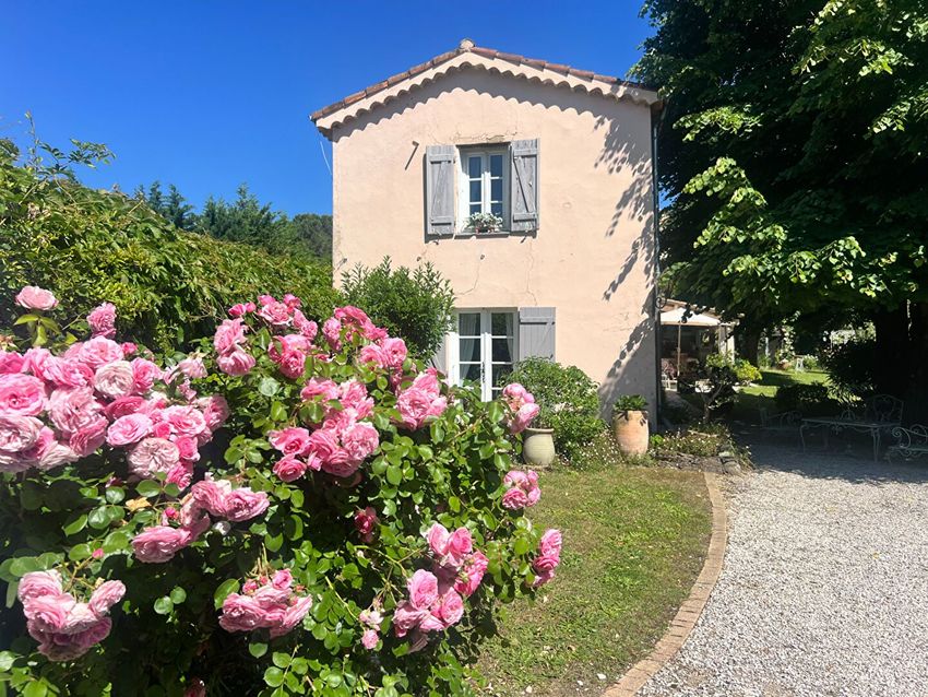 Image Façade à  maison individuelle de Tanneron