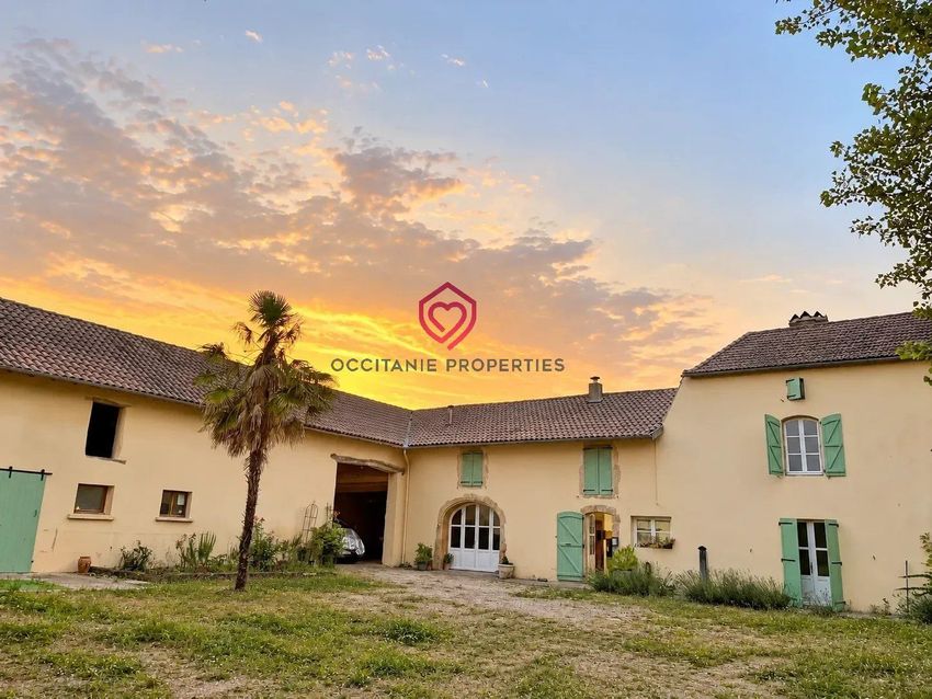 Image Façade à  maison de village de Hères