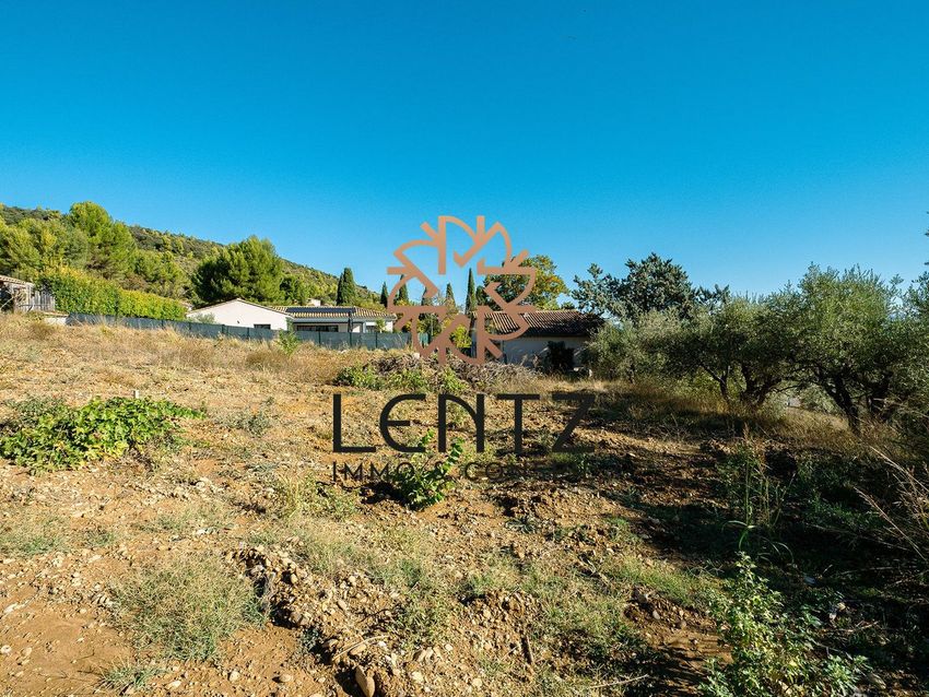 Image de terrain à Corbières-en-Provence
