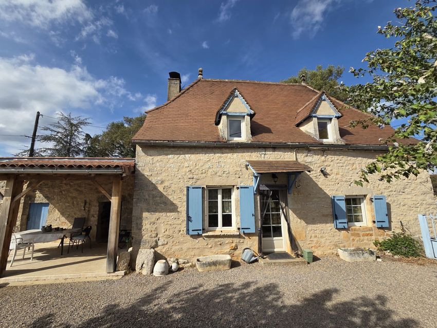 Image Façade à  maison individuelle de Espédaillac