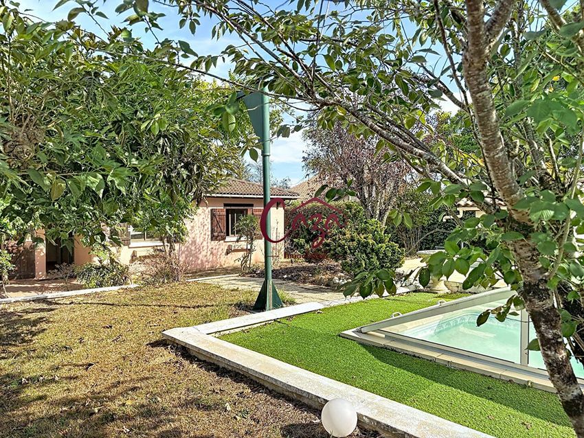 Image Piscine à  maison individuelle de Loupes