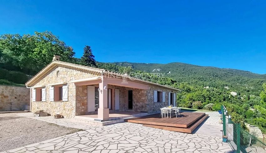 Image Façade à  villa de Seillans