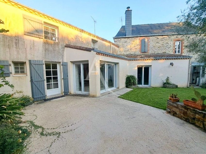 Image Façade à  maison mitoyenne de Mouchamps