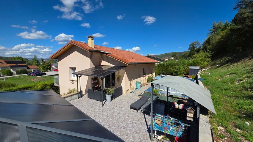 Image Façade à  villa de Arbent