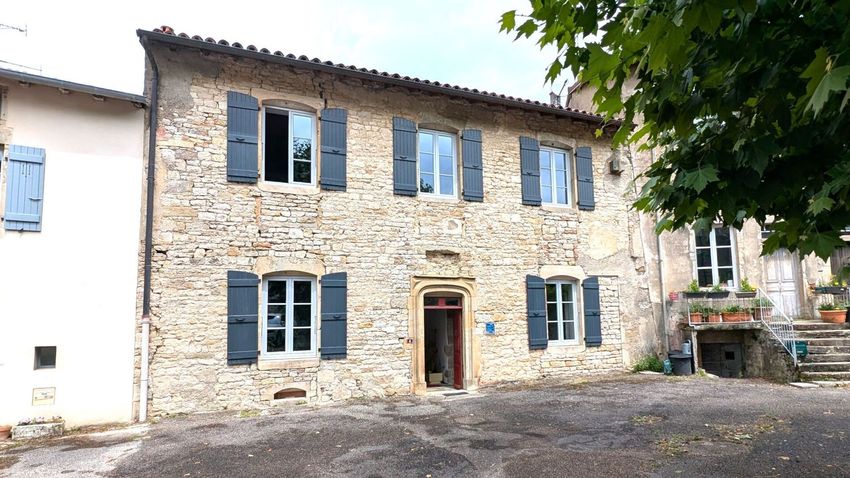 Image Façade à  maison mitoyenne de Gigny