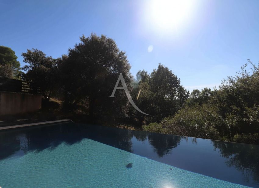 Image Piscine à  villa de Sainte-Tulle