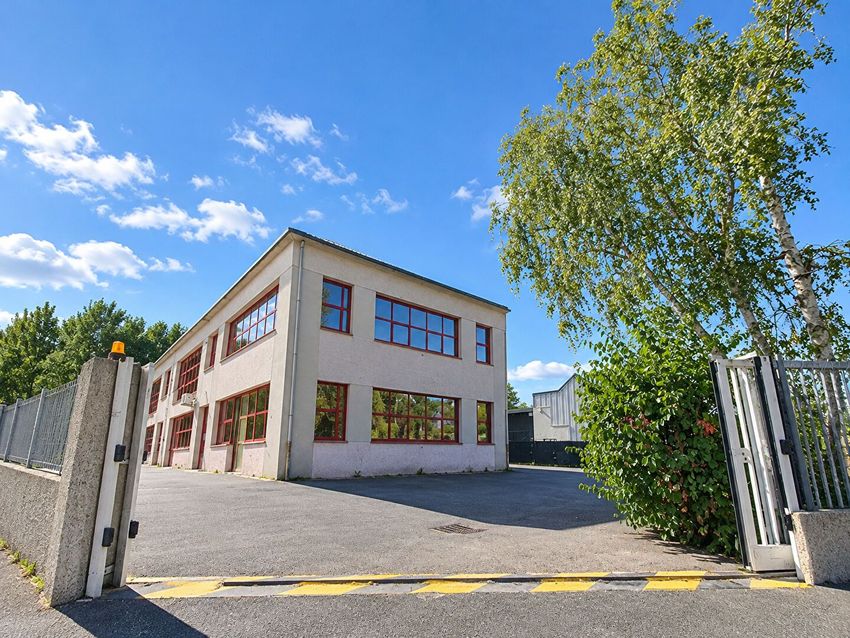 Image Façade à local de Crécy-la-Chapelle