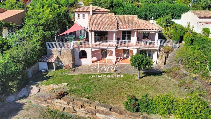 Image Façade à  maison individuelle de Le Lavandou