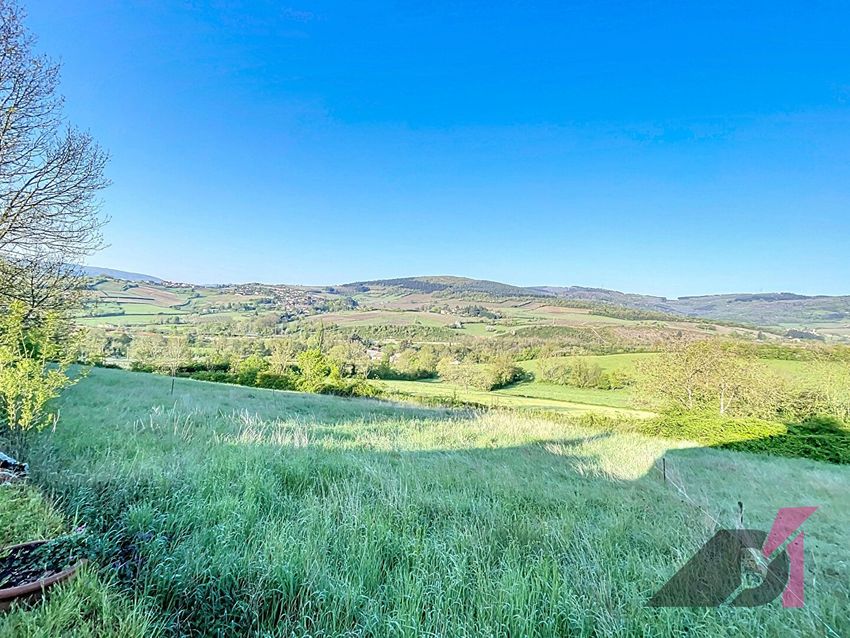 Image Vue à terrain de Berzé-la-Ville