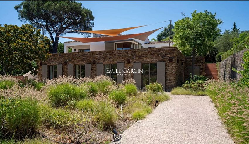 Image Façade à  manoir de Saint-Tropez