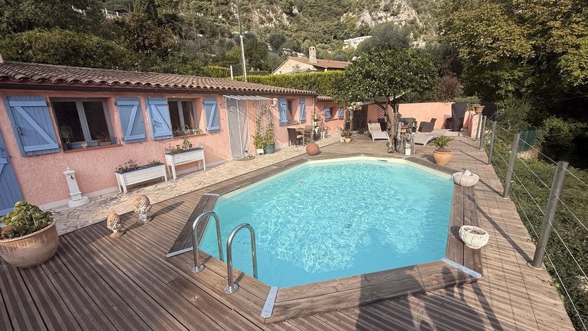 Image Piscine à  maison individuelle de La Turbie