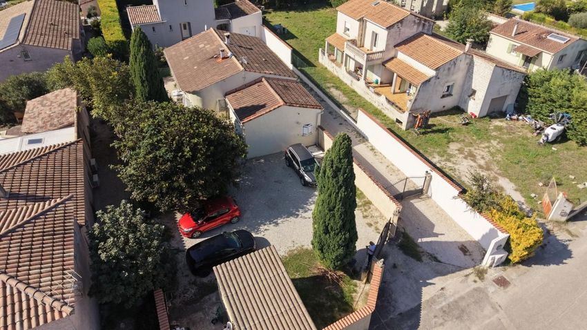 Image de  maison individuelle à Saint-Geniès-de-Comolas