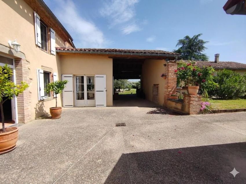 Image Façade à  maison de village de Albi