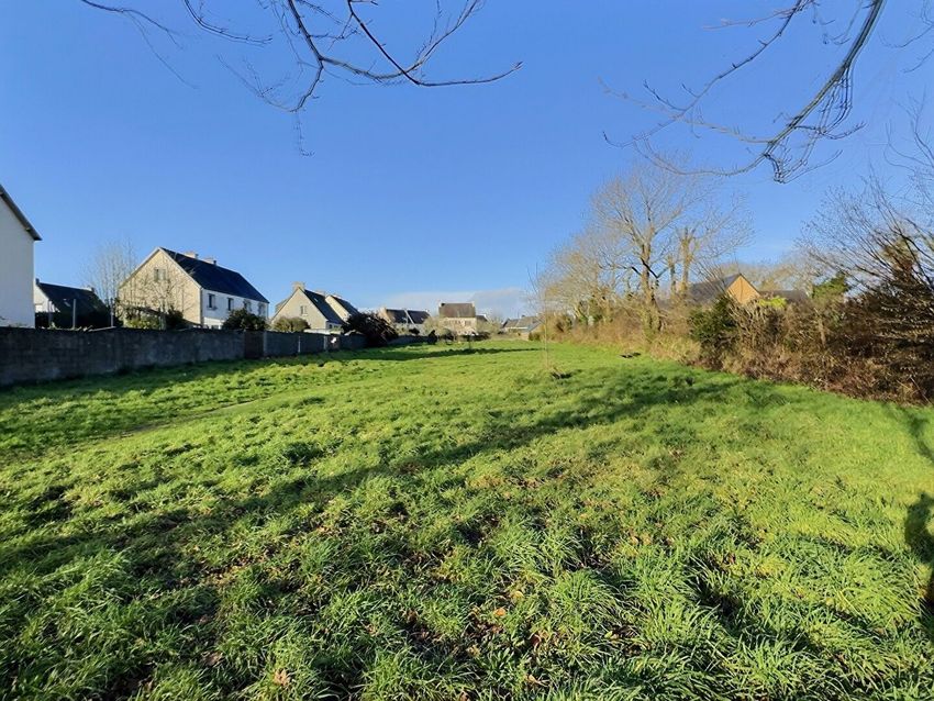 Image Vue à terrain de Guilers