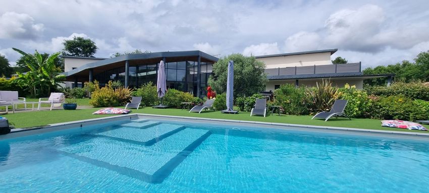 Image Piscine à  maison individuelle de Le Temple