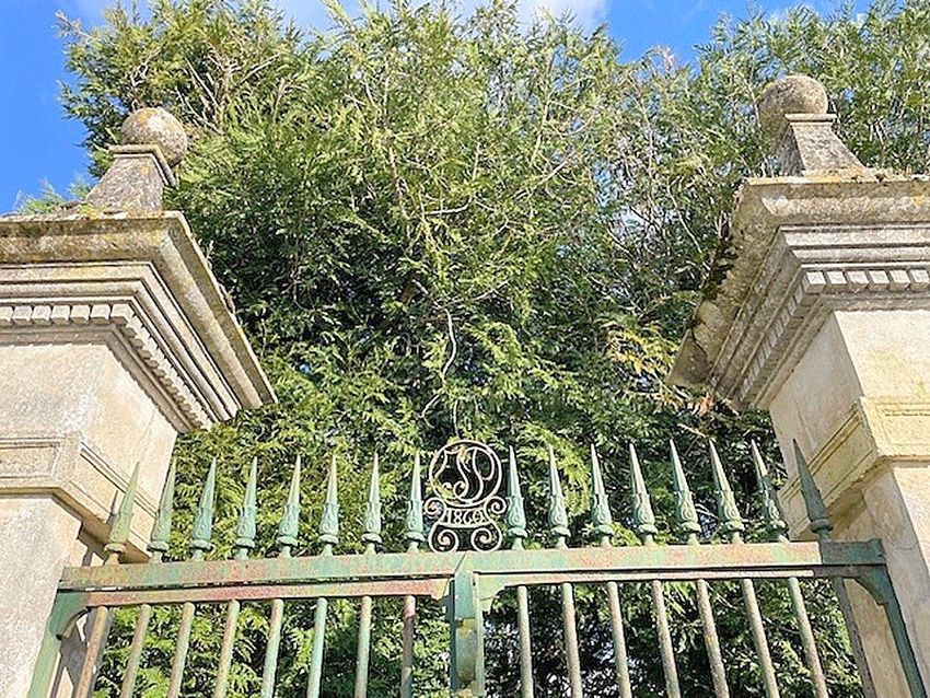 Image de  maison de maître à Le Thou