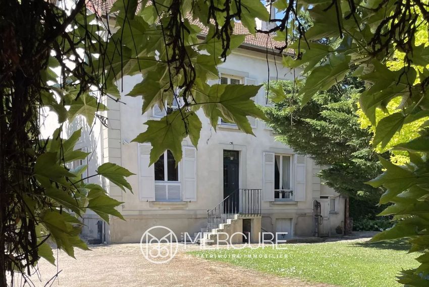 Image Façade à  maison de maître de Brie-Comte-Robert
