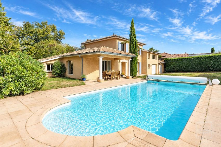 Image Piscine à  maison individuelle de Dommartin
