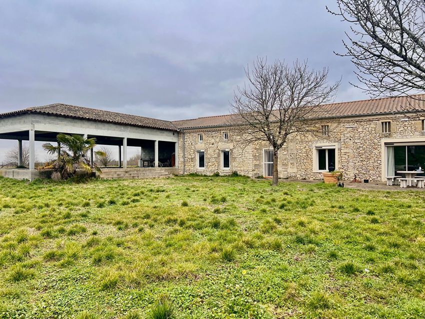 Image Façade à  maison individuelle de Saint-Christoly-de-Blaye