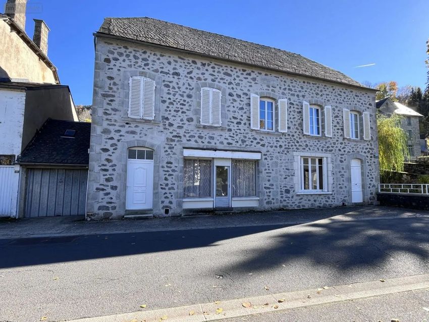 Image Façade à  maison individuelle de Cheylade