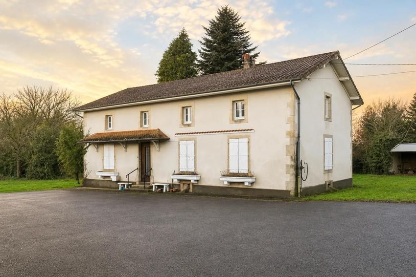 Image Façade à  maison individuelle de Champagnac-la-Rivière