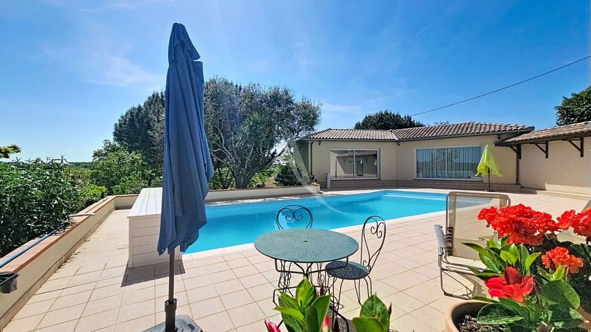 Image Piscine à  maison individuelle de Vacquiers