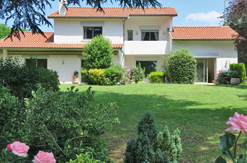 Image Façade à  maison individuelle de Saint-Cyr-au-Mont-d'Or