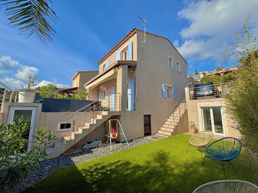 Image Façade à  maison individuelle de Bormes-les-Mimosas