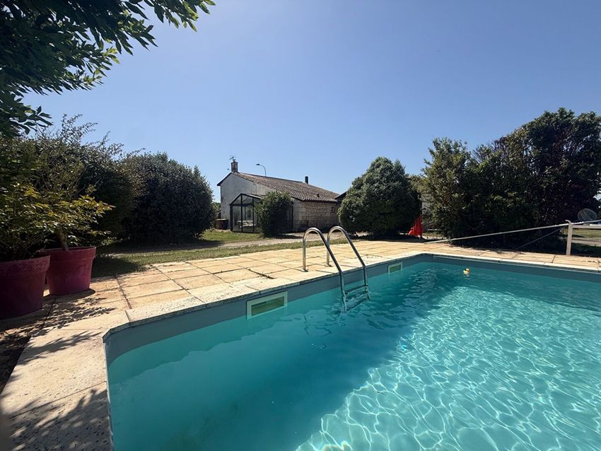Image Piscine à  maison individuelle de Lugon-et-l'Île-du-Carnay