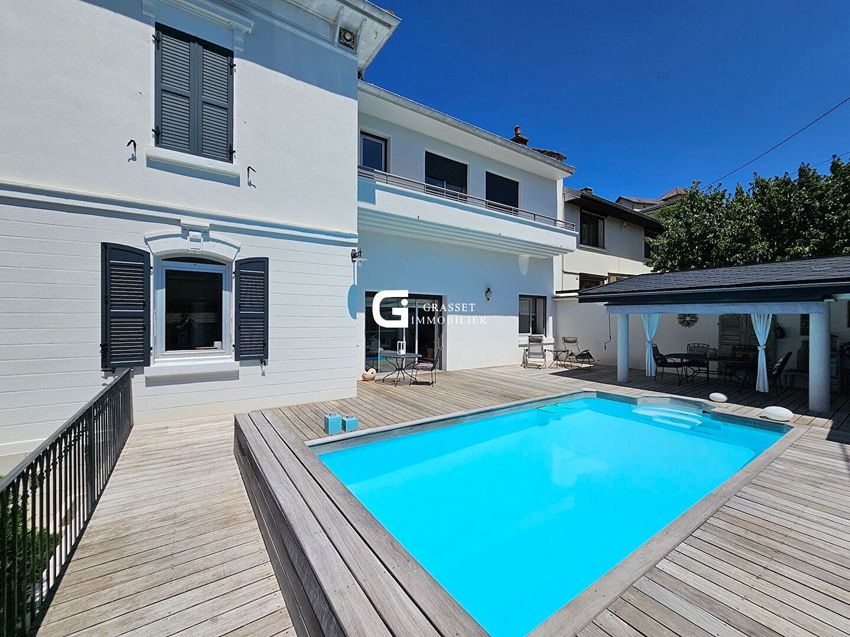 Image Piscine à  maison mitoyenne de Oyonnax