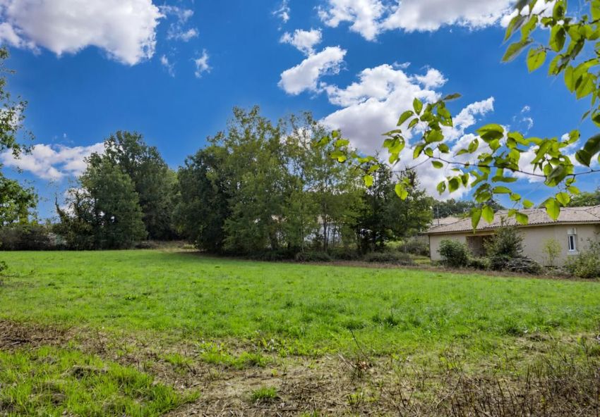 Image de terrain à Eyraud-Crempse-Maurens