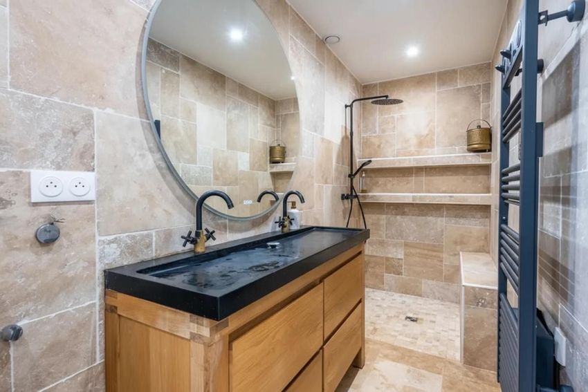 Image Salle de bains à  maison individuelle de Le Mesnil-Saint-Denis