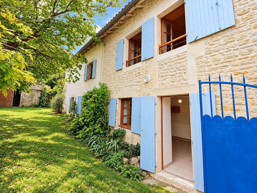 Image Façade à  propriété agricole de Aigre