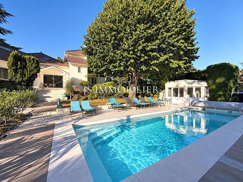 Image Piscine à  manoir de Deuil-la-Barre