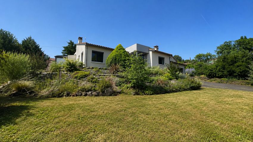 Image Façade à  maison individuelle de Châteaugay