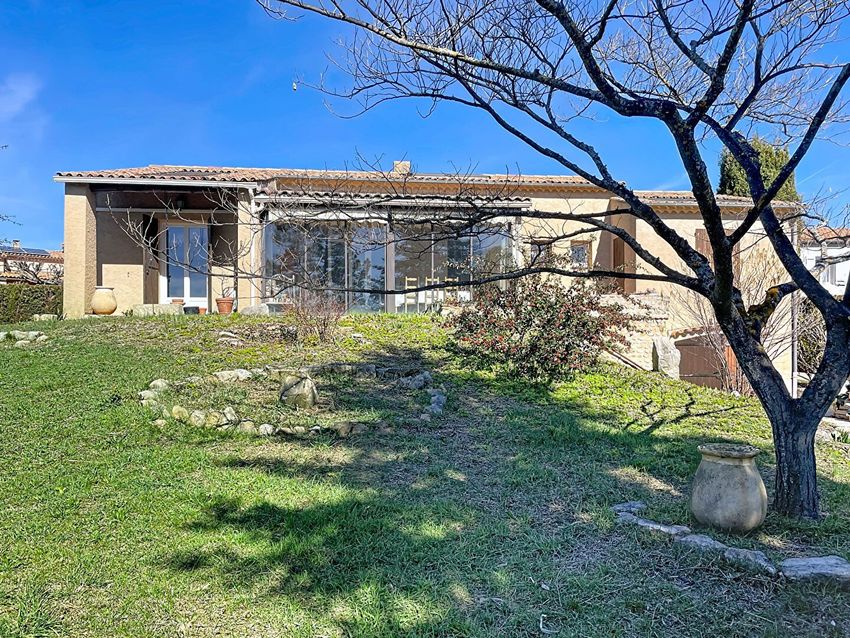 Image Façade à  maison individuelle de Valensole