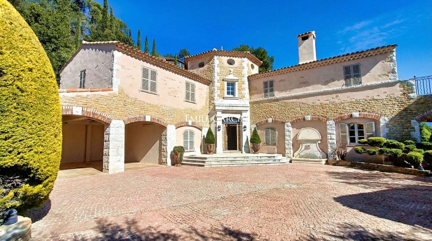 Image Façade à  villa de Tourves